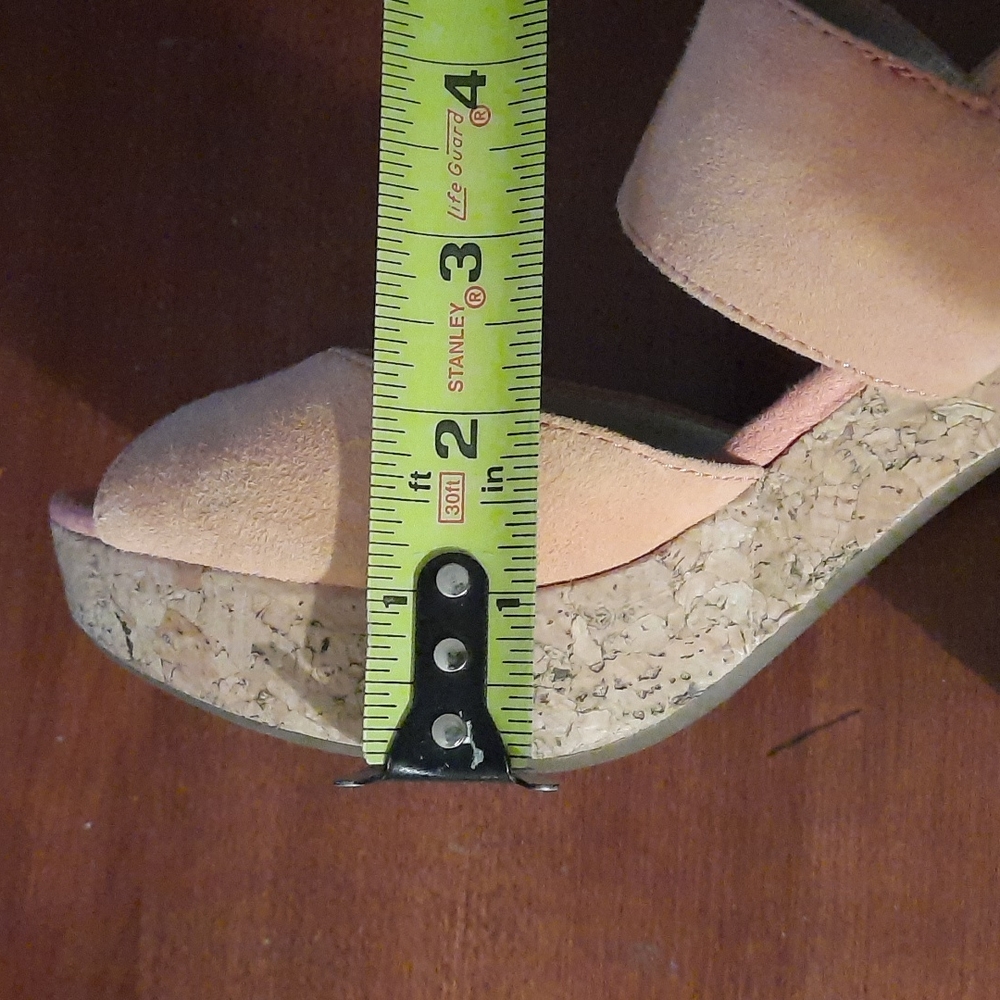 Adrienne Vittadini Platform Sandels, Size 6.5M - Picture 6 of 7